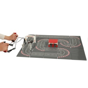 Pista Electrică de Curse 64x64 cm cu 2 Mașini și Controlere – Set Construcție Inclus - Img 6