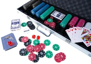 Set Poker, Craps & Blackjack cu 500 Jetoane, 2 Pachete Carti, 5 Zaruri si Jeton Dealer – Servieta Eleganta cu Cheie si Protectie din Spuma - Img 4