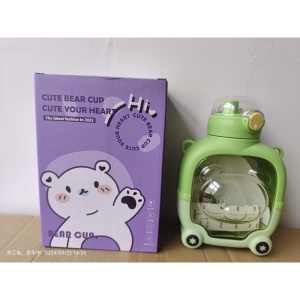 Sticla cu pai pentru copii, model ursulet, gradata, stickere aplicate, curea reglabila, din plastic rezistent la cadere, 1l, Verde, 20 x 13 cm - Img 5
