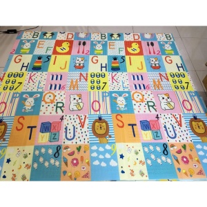 Covoras pentru Copii, cu 2 Fete, Model Litere/Girafe, din XPE+PE, Impermeabil, Antiderapant, Protectie Termica, +3 Luni, Pliabil, 180 x 200 x 1 cm, Multicolor - Img 4