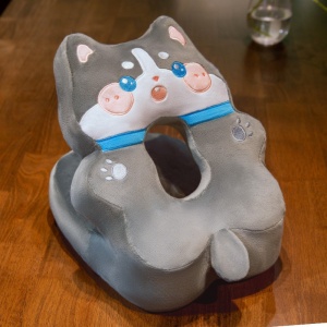 Perna din Spuma, pentru Birou, Calatorii, Model Husky, Lavabila, Umplutura de Bumbac, Spatiu Cap in Forma de 8, 30x35x30 cm, Gri - Img 3