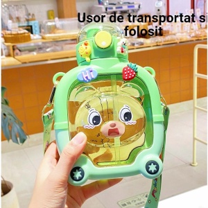 Sticla cu pai pentru copii, model ursulet, gradata, stickere aplicate, curea reglabila, din plastic rezistent la cadere, 1l, Verde, 20 x 13 cm - Img 2