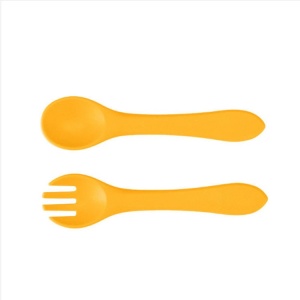 Set 5 piese diversificare bebelusi si copii din silicon baveta, farfurie compartimentata cu ventuza, bol cu ventuza, tacamuri, fara alergeni, galben - Img 2