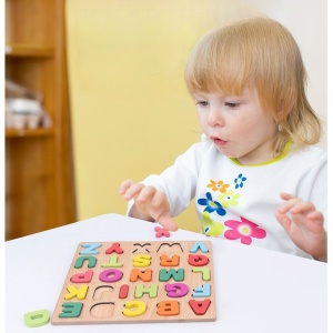 Tabla Montessori, din Lemn, Educatie Timpurie Alfabet, 26 Litere Lemn, +18 Luni, 20 x 20 cm, Vopsea pe Baza de Apa, Multicolor - Img 3