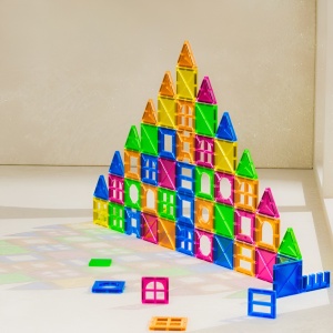 Set 88 Piese Magnetice de Constructie, Piese 5.5 cm, Magnetic Tiles, Forme Geometrice, 3 Ani, ABS, Magnet, 27.5 x 21.5 x 17 cm, Multicolor - Img 3