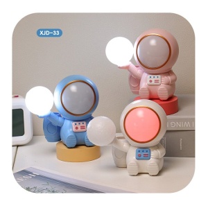 Lampa de Veghe 2in1, Lampa, Ascutitoare si Spatiu Depozitare, Model Astronaut, Incarcare USB, din ABS, 12 x 7 x 11 cm, Lumina Led, Multicolor - Img 2