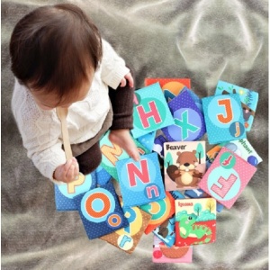 Set 26 Carduri din Panza cu Doua Fete, Model Litere, Educational, Interactiv, Saculet Inclus, Multicolor - Img 2
