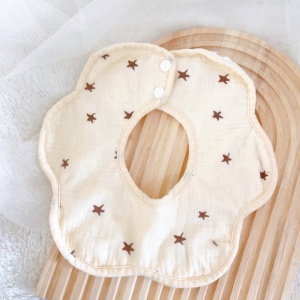 Baveta Tip Floare, din Bumbac, pentru Copii 0-12 Luni, Rezistenta la apa, cu Capse, Model cu Stelute, 26 x 29 cm, Crem - Img 2
