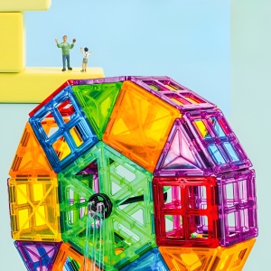 Set 100 de Piese Magnetice de Constructie Flippy Magnetic Tiles Piese Mari Forme Geometrice 3 Ani ABS Magnet 20.5 x 14.5 x 12 cm - Img 6