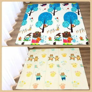 Covoras pentru Copii, cu 2 Fete, Model Zmeu/Ursi, din XPE+PE, Impermeabil, Antiderapant, Protectie Termica, +3 Luni, Pliabil, 180 x 200 x 1.5 cm, Multicolor
