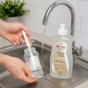 Detergent gel pentru biberoane,tetine si jucarii Akuku 500 ml,ph neutru,hipoalergenic,fara parfum,97% ingrediente naturale - Img 3