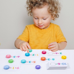 Joc Educational, Invatare Adunare si Scadere, Cifre din Lemn, 46 Planse, +3 Ani, Multicolor - Img 5