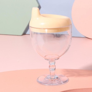 Pahar din Plastic Transparent cu Picior, pentru Copii, 14 x 7.7 cm, cu Cioc Antiscurgere, + 3 Ani, Fara Maner, Galben - Img 3