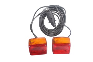 Stop lampa spate stanga/dreapta cu magnet, bulb deschis 12V, semnalizator, lampa stop, lumina parcare, fire 5m, cu a 7 pini soclu