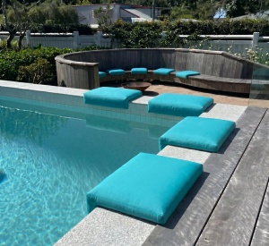 Saltea Personalizată pentru Marginea Piscinei – Confort Premium, Realizate pe Comandă