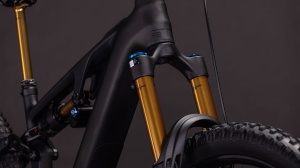 BICICLETA ELECTRICA CUBE AMS HYBRID 177 C:62 AT 600X CARBON GOLD 2026 - Img 4