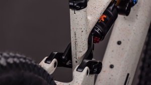 BICICLETA ELECTRICA CUBE AMS HYBRID 177 C:62 SUPER TM 600X REEDBEIGEGRIT ORANGE 2026 - Img 4