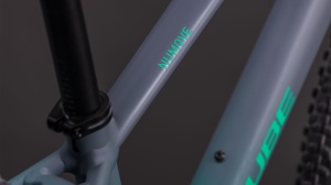 BICICLETA COPII CUBE NUMOVE 200 DISC LAVAGREY COOLGREEN 2026 - Img 3