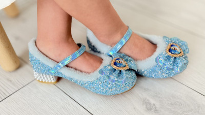Prințese, Supereroi și Pelerine Magice – Ținutele de carnaval încep Aici!
