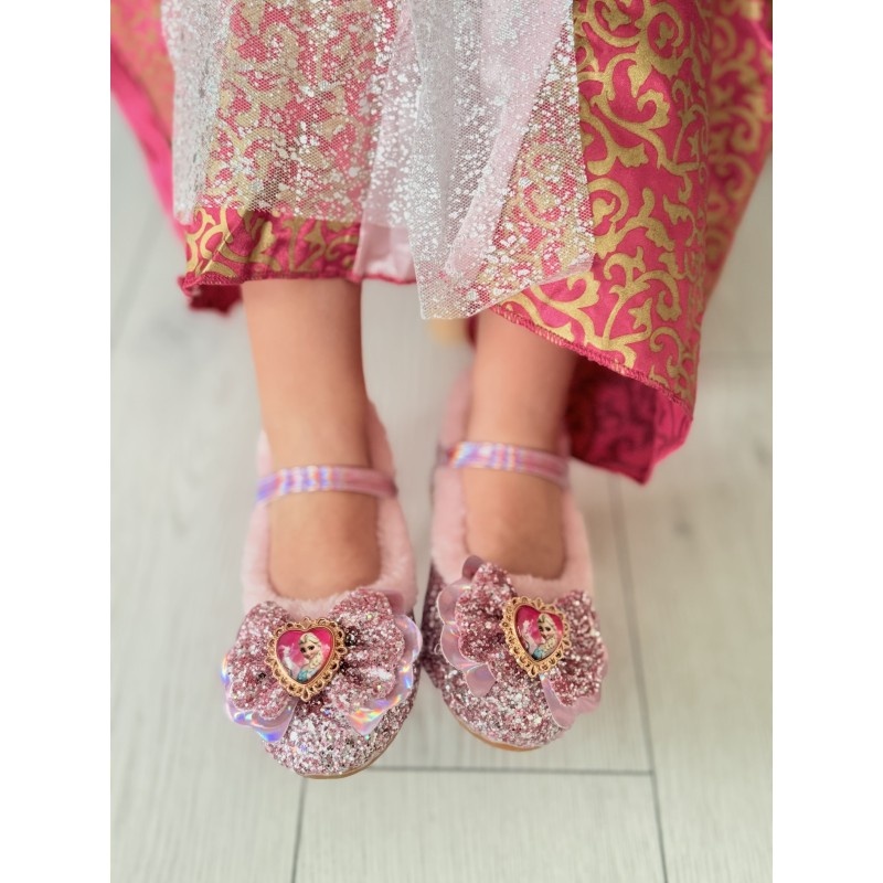 pantofi-eleganti-cu-toc-sclipici-si-strasuri-pufosi-in-interior-bareta-cu-scai-roz-cu-fundita (1).jpg