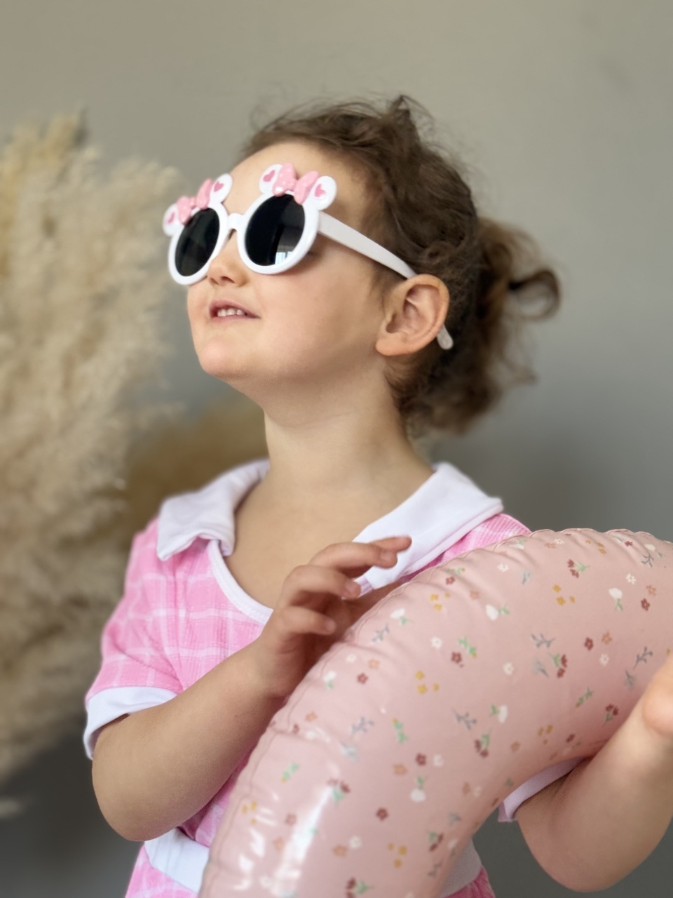 Ochelari de soare pentru copii albi cu fundițe roz