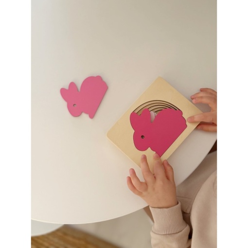Puzzle Montessori din lemn pentru sortare, model Iepurași, 6 piese, Mixbo