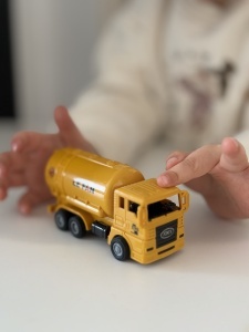 Jucarie Masinuta Cisterna pentru Baieti, Galben, 11 cm, Plastic - Img 3