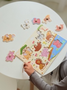Puzzle Montessori din Lemn, Model Jungla Vesela, 7 Piese, Dimensiune 30x22.5 cm