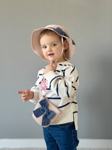 Set Palarie Si Gentuta Pentru Fetite, din Paie, 54 cm, Roz cu Funda Bleumarin - Img 3