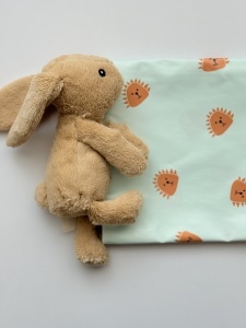 Aleza Impermeabila bebe, Reutilizabila, 68x88 cm, Verde Cu Arici