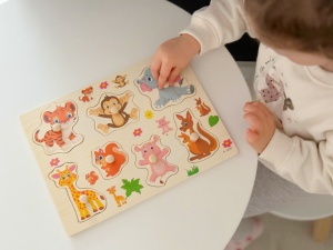 Puzzle Montessori din Lemn, Model Animale in Padure 2, 7 Piese, Dimensiune 30x22.5 cm - Img 4