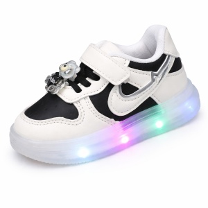 Sneakers Sport Copii Negru-Alb cu LED, Talpă Flexibilă și Accesoriu Ursuleț