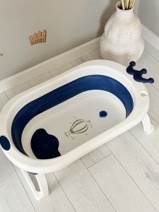 Cadita Pliabila pentru Bebe, Plastic, cu dop de Scurgere si Picioare, Alb si Albastru, 80 cm x 50 cm x 24 H - Img 2