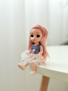 Jucarie Mini Papusa, Corp Tare si Mobil, Denim, 18 cm - Img 3