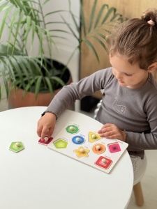 Puzzle Montessori din Lemn, Tablita cu Forme Geometrice, 8 Piese, Dimensiune 12.5x15cm - Img 3