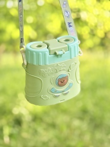 Sticla de Apa pentru Copii, Model Binoclu, cu Pai, Stickere si Bareta, Verde - Img 4