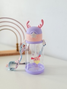 Cana cu Pai pentru Copii, cu Bareta, Plastic, Model Girafa, Mov, 600 ml