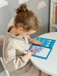 Carte Magica de Colorat, Cei mai Buni Prieteni, Stilou Reutilizabil cu Apa, 8 pagini