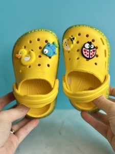 Saboți Copii Tip Crocs din Spumă cu Accesorii 3D Detașabile, Baretă Reglabilă, Talpă Antiderapantă, Galben - Img 9
