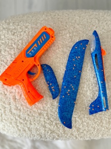 Jucarie Pistol Lansator, 20 cm, Plastic si Spuma, Lumini, Portocaliu cu Albastru, 6 ani+ - Img 4