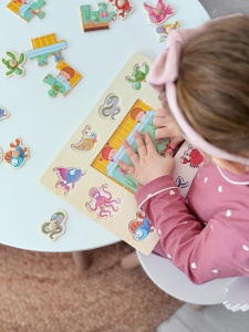 Puzzle Montessori din Lemn, Lumea Subacvatica, 10 Piese +Puzzle 6 Piese , Dimensiune 30x22.5 cm - Img 3