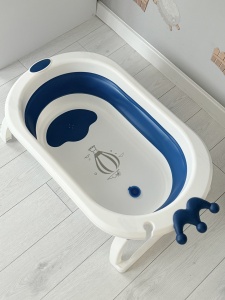 Cadita Pliabila pentru Bebe, Plastic, cu dop de Scurgere si Picioare, Alb si Albastru, 80 cm x 50 cm x 24 H