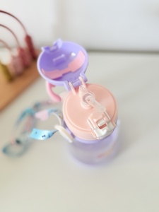 Cana cu Pai pentru Copii, cu Bareta, Plastic, Model Girafa, Mov, 600 ml - Img 2