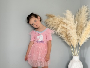 Costum de Baie Intreg pentru Copii, Model Salopeta cu Fustita din Tull, Pink Unicorn, 49 cm - Img 3