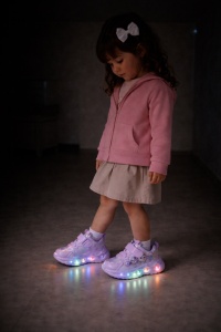 Adidași pentru Copii Mov cu LED, Talpă Luminoasă Multicoloră, Închidere cu Scai și Design cu Personaje Vesele - Img 3