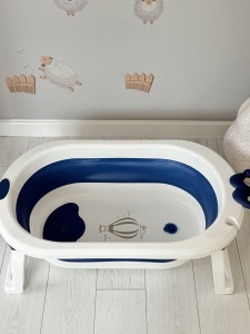 Cadita Pliabila pentru Bebe, Plastic, cu dop de Scurgere si Picioare, Alb si Albastru, 80 cm x 50 cm x 24 H - Img 4
