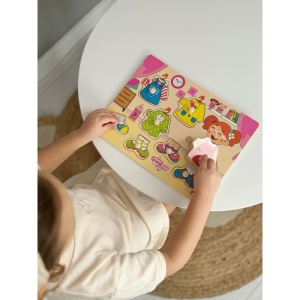 Puzzle Montessori din Lemn, Model Imbraca Fetita, 8 Piese, Dimensiune 30x22.5 cm