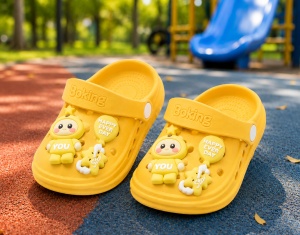 Saboți Copii Tip Crocs cu Personaj 3D, Balon și Stea Decorativa, Baretă Reglabilă, Talpă Antiderapantă, Galben - Img 3