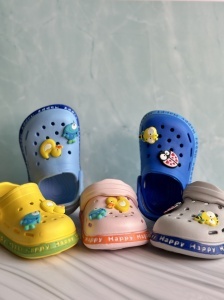 Saboți Copii Tip Crocs din Spumă cu Accesorii 3D Detașabile, Baretă Reglabilă, Talpă Antiderapantă, Roz - Img 11