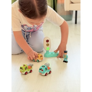 Set Interactiv de 4 Masinute cu Politist si Semafor, Multicolor, Plastic, Sunete si Lumini, 18 luni+